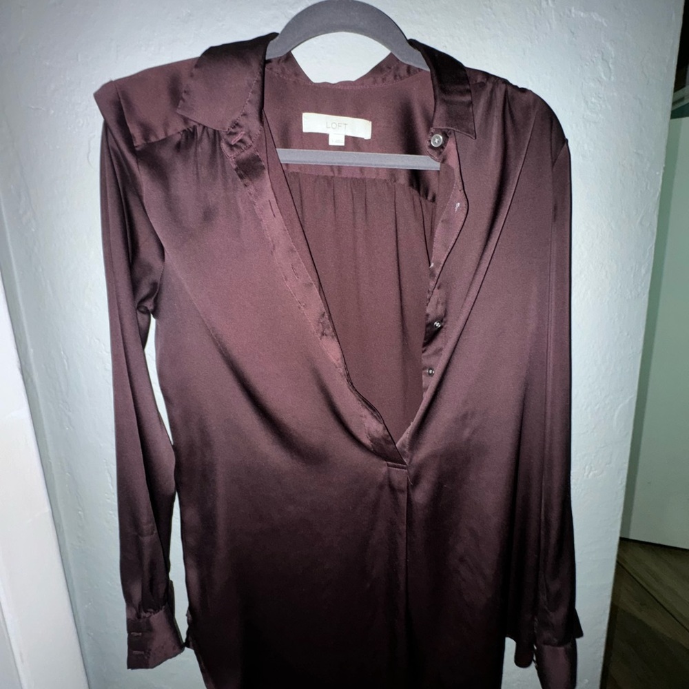 Anne Taylor Loft Silky purple dress shirt size small. BUNDLE 2/$10
